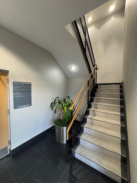 120 S Warner Rd, King Of Prussia, PA for sale - Building Photo - Image 3 of 15