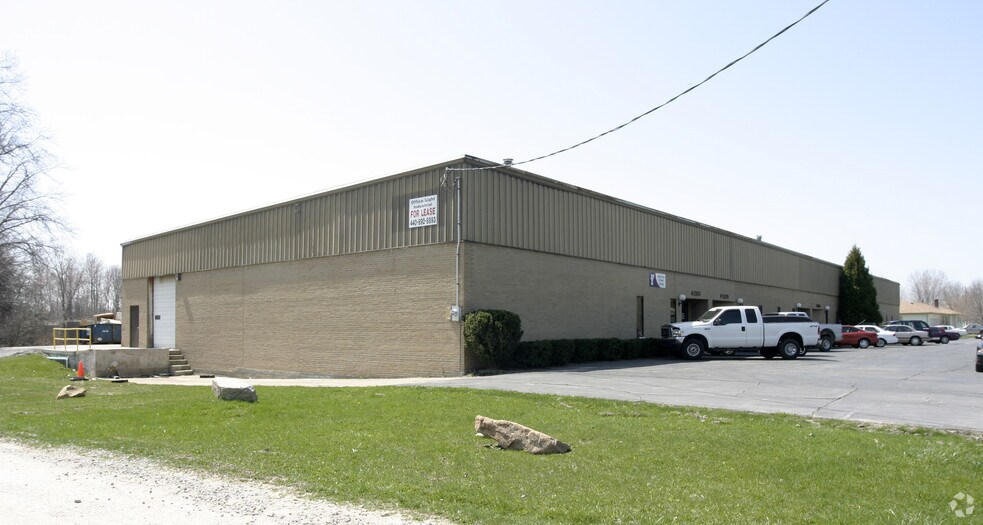41333-41353 Schadden Rd, Elyria, OH à louer - Photo du bâtiment - Image 3 de 5