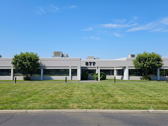 Plus de détails pour 877 Stewart - 3 Office/Medical Condos – Bureau/Médical à vendre, Garden City, NY