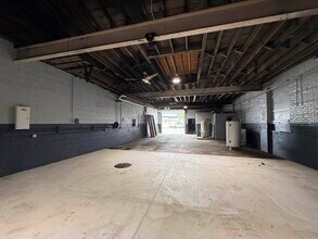 3725 N Western Ave, Chicago, IL for lease Interior Photo- Image 2 of 6