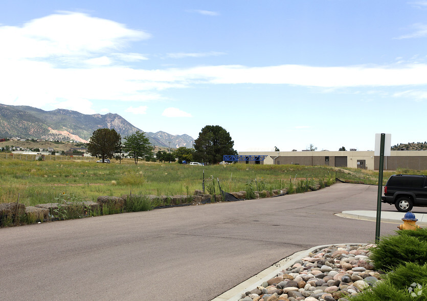 1510 Garden of the Gods Rd, Colorado Springs, CO for lease - Building Photo - Image 1 of 3