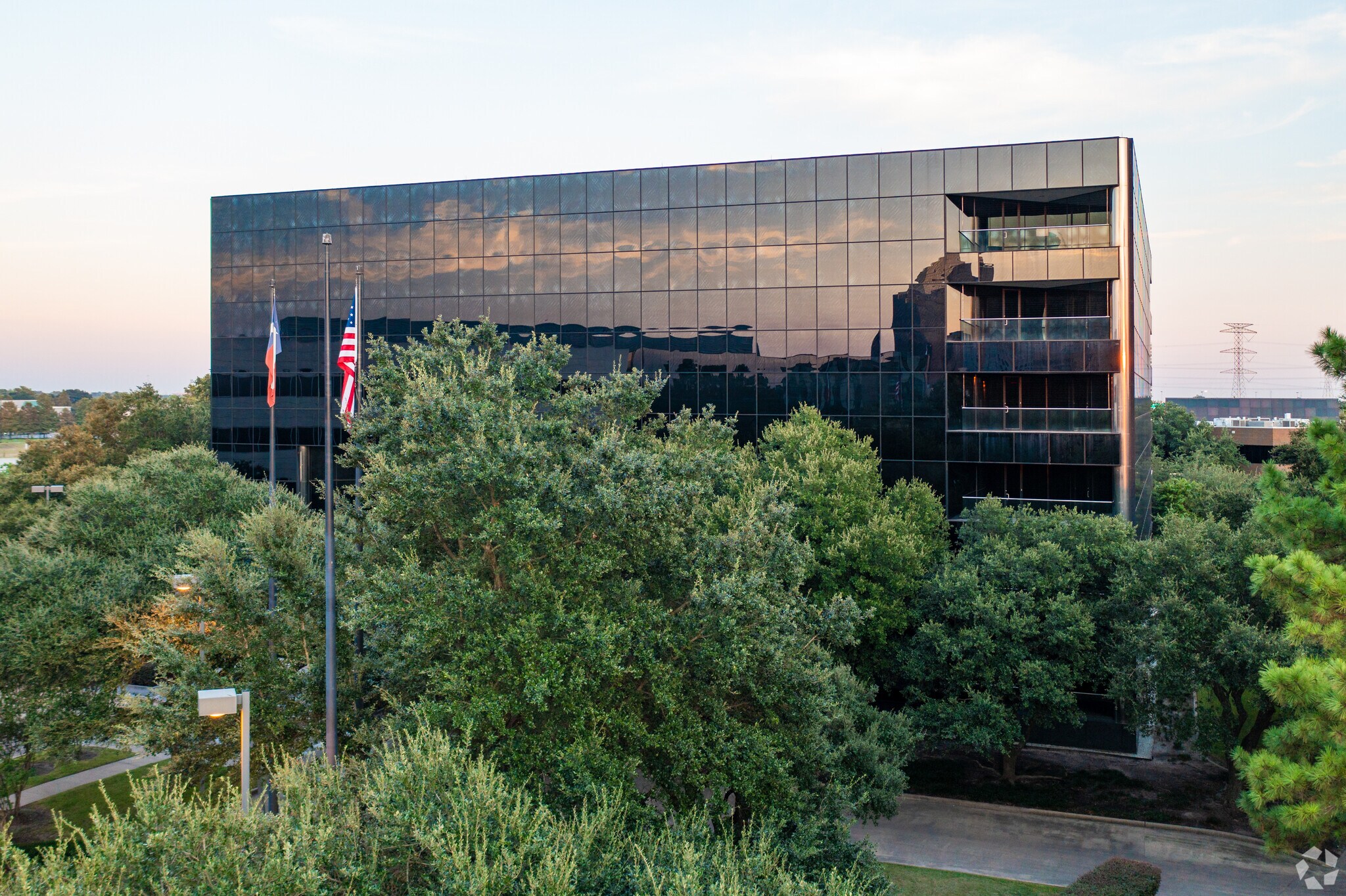 16666 Northchase Dr, Houston, TX à louer Photo du bâtiment- Image 1 de 28