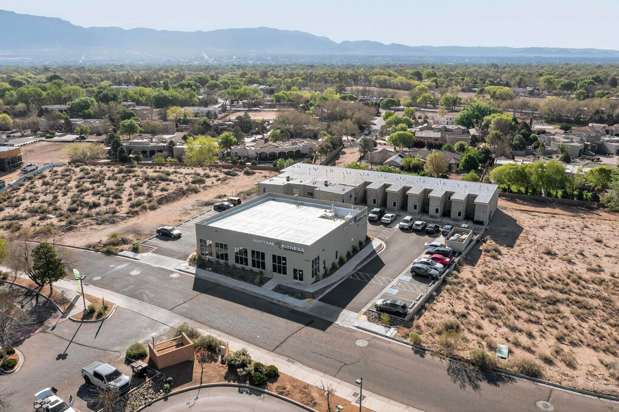 9368 Valley View Dr NW, Albuquerque, NM à vendre Photo principale- Image 1 de 78