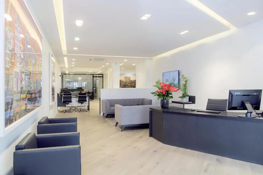 Retail in Paris for lease - Interior Photo - Image 2 of 7