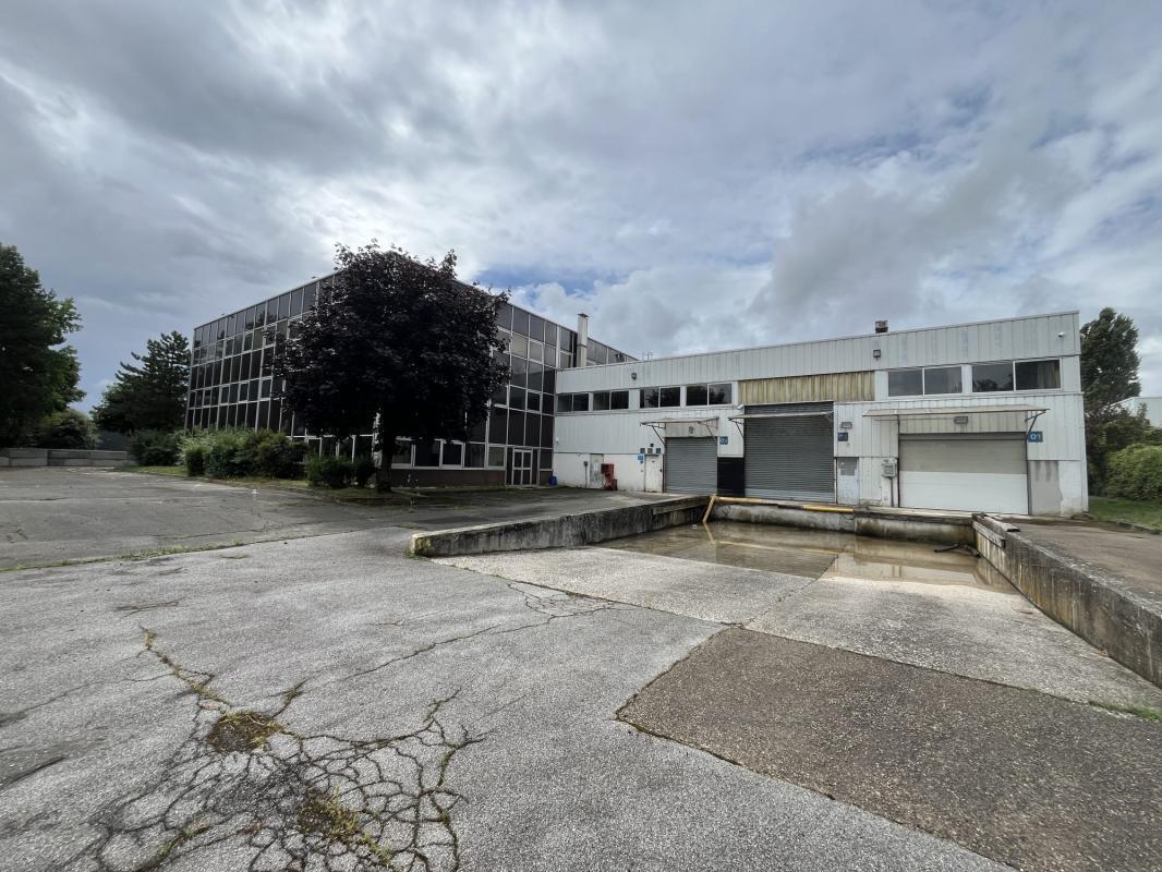Industrial in Buc for lease Building Photo- Image 1 of 18