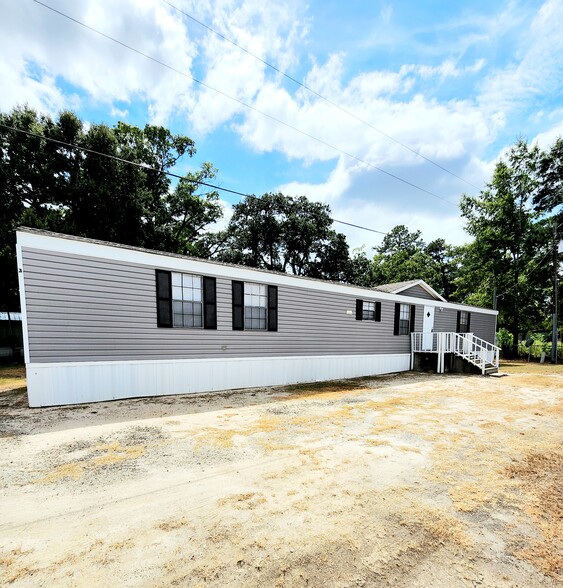 203 W Conyers Street Florence SC 29505 portfolio of 2 properties for sale on LoopNet.ca - Building Photo - Image 2 of 23