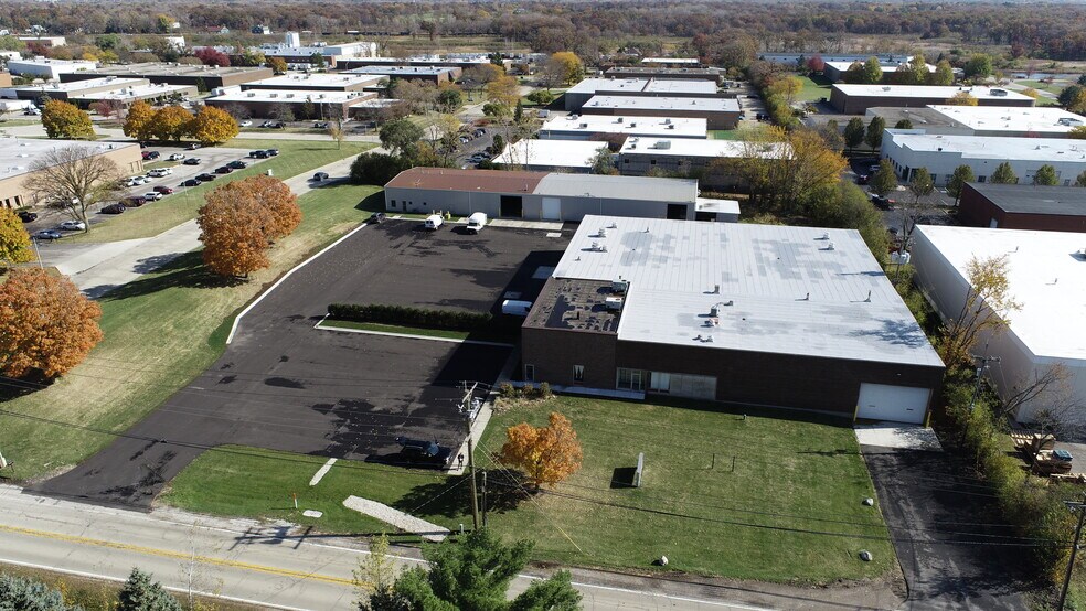 28041 N Bradley Rd, Lake Forest, IL à vendre - Photo du bâtiment - Image 3 de 19