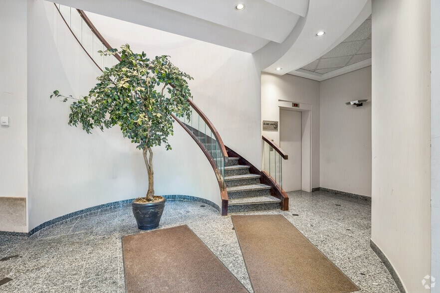 4600-4612 Chemin Du Bois-Franc, Saint-Laurent, QC for lease - Lobby - Image 3 of 19