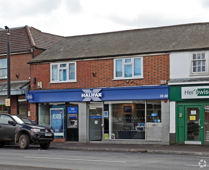 22-24 Commercial Rd, Totton for lease - Primary Photo - Image 1 of 3