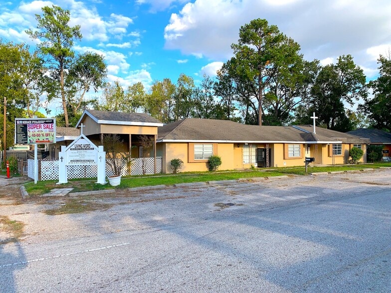 15518 Silver Ridge Dr, Houston, TX à louer - Photo du bâtiment - Image 1 de 28