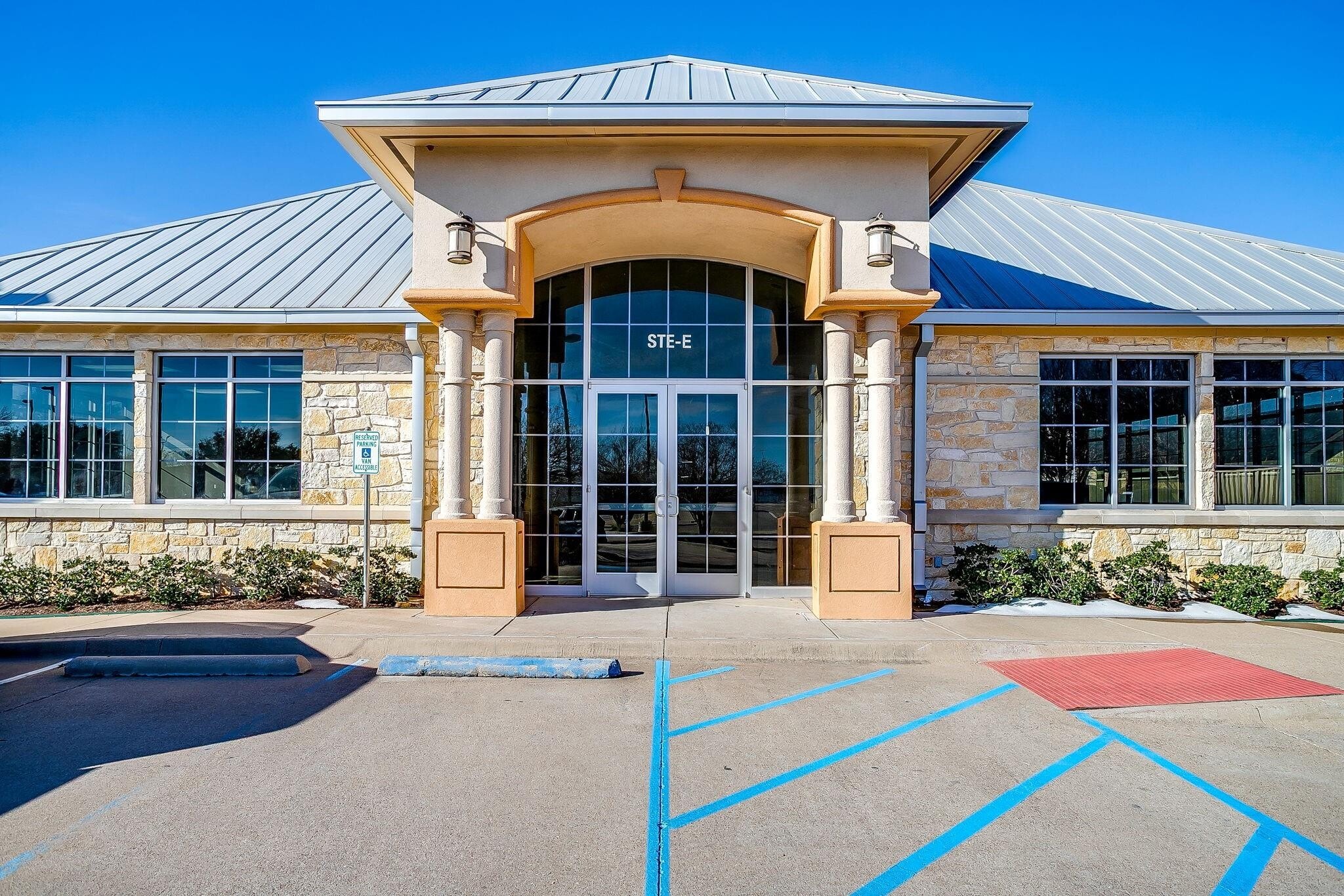 1200 Crawford Ave, Granbury, TX à louer Photo intérieure- Image 1 de 31