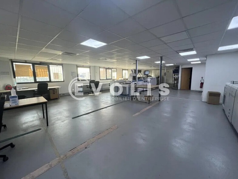 Flex in Neuilly-Plaisance for lease - Interior Photo - Image 1 of 9