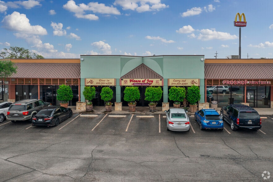 8407 Bandera Rd, San Antonio, TX for lease - Building Photo - Image 2 of 15