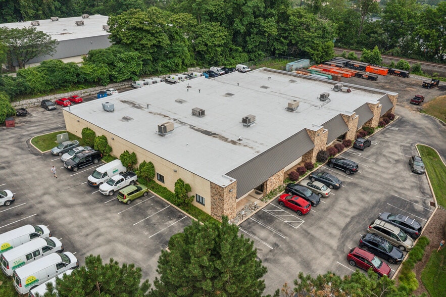 37 Industrial Blvd, Paoli, PA for sale - Building Photo - Image 2 of 27