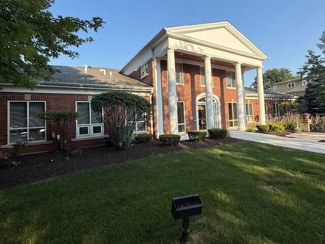 47 S 6th Ave, La Grange, IL à louer - Photo du bâtiment - Image 2 de 12