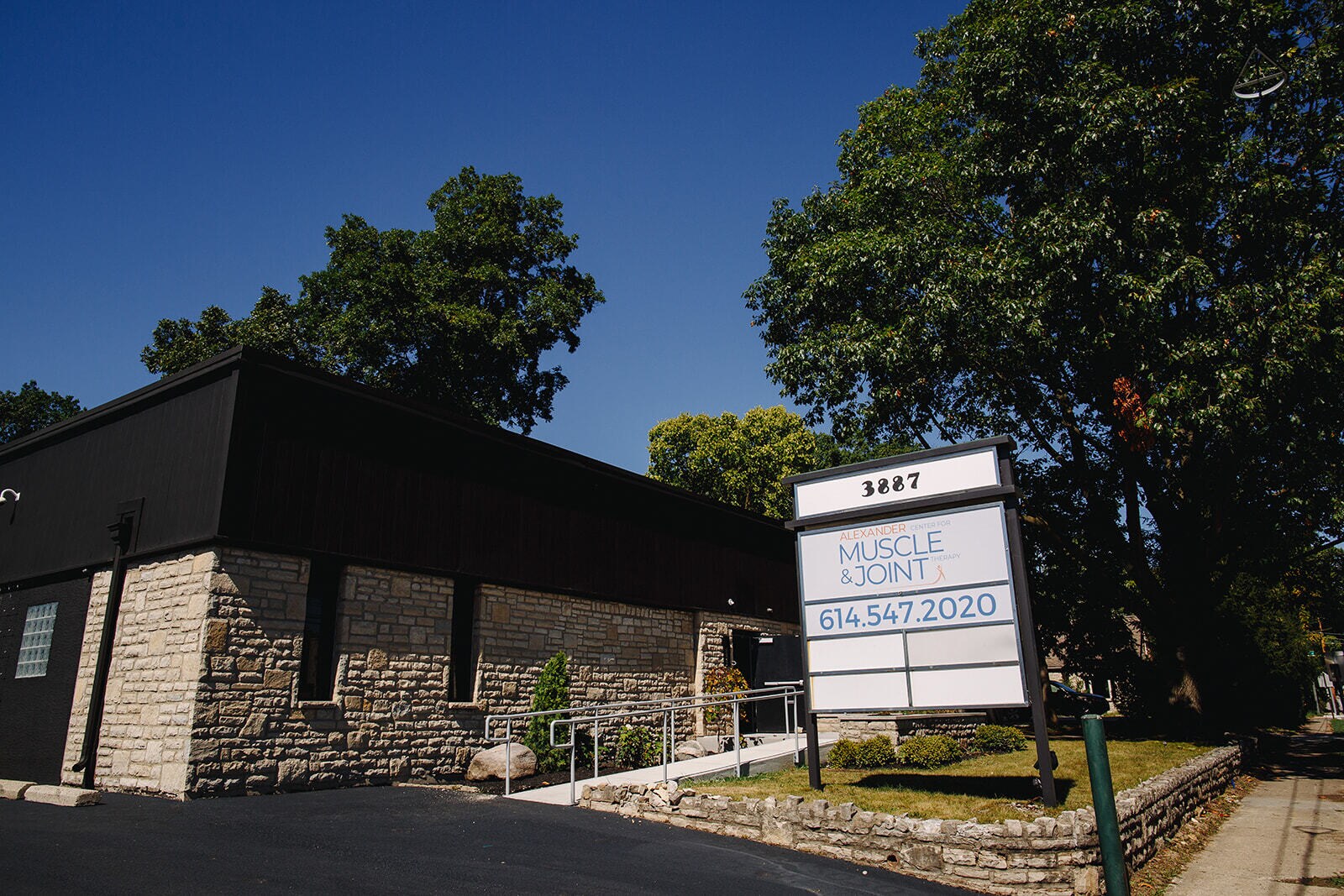 3887 Indianola Ave, Columbus, OH for lease Primary Photo- Image 1 of 8