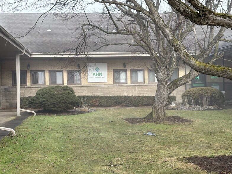 1629 Union Ave, Natrona Heights, PA à vendre - Photo du bâtiment - Image 3 de 28