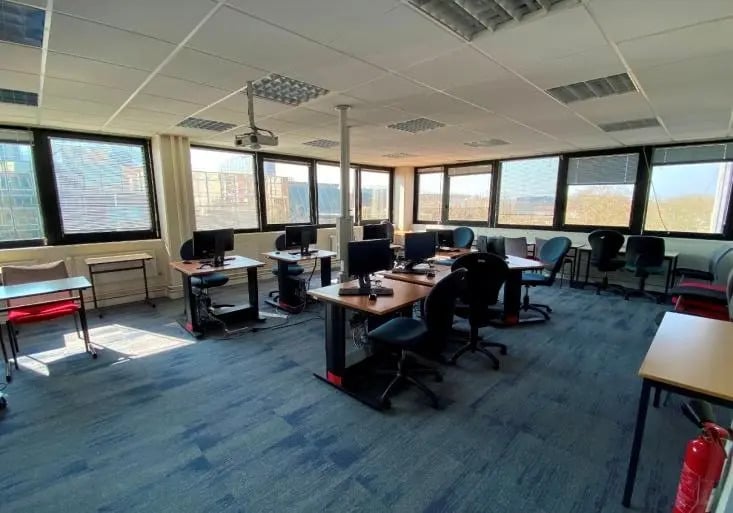 Office in Évry-Courcouronnes for lease - Interior Photo - Image 3 of 9