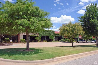 430 W Wilshire Blvd, Oklahoma City, OK for lease Building Photo- Image 1 of 1