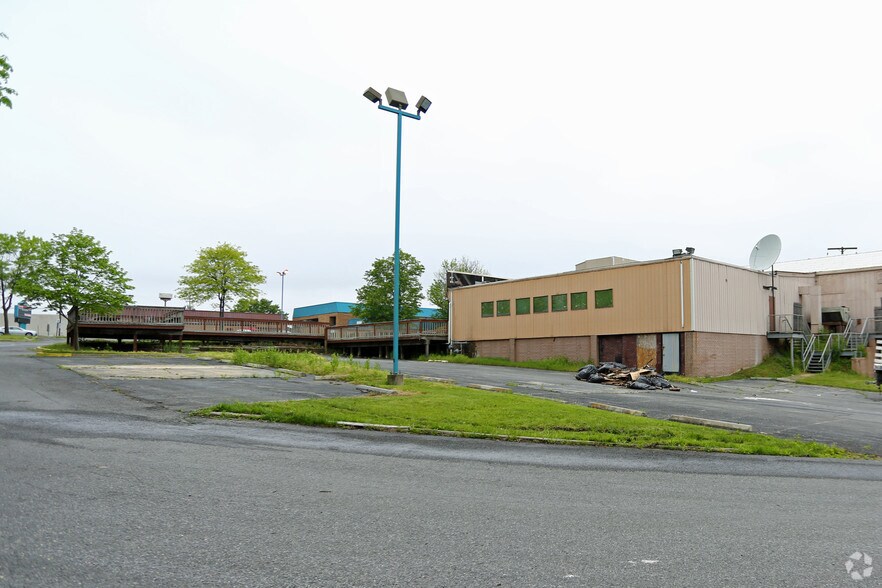 13501 Baltimore Ave, Laurel, MD à vendre - Photo du bâtiment - Image 3 de 6