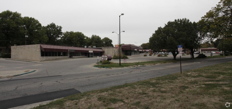 1265 S Cotner Blvd, Lincoln, NE à louer - Photo du bâtiment - Image 2 de 4