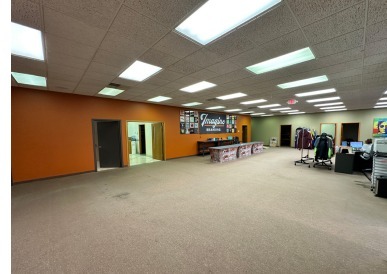 5061 W State St, Wauwatosa, WI for lease - Interior Photo - Image 3 of 4