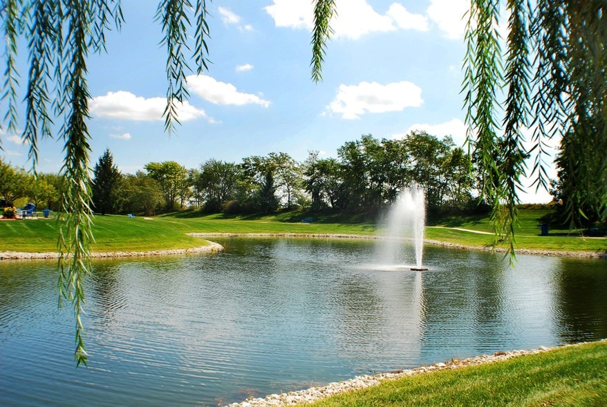 1225 Jordan Creek Pky, West Des Moines, IA à louer - Photo du bâtiment - Image 3 de 6