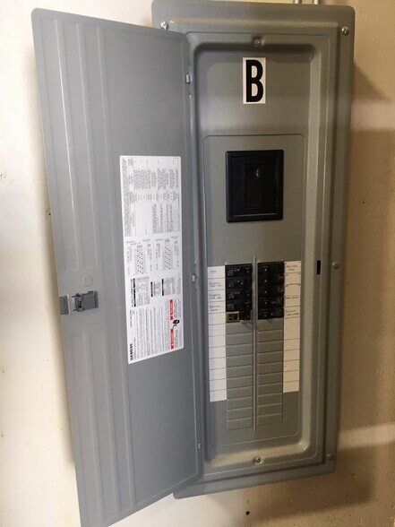 985 NW Noble Dr, Estacada, OR à louer - Photo du bâtiment - Image 2 de 13