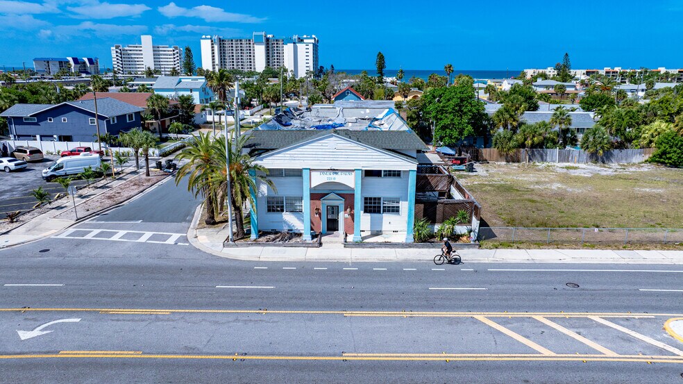 7210 Gulf Blvd, St Pete Beach, FL à vendre - Photo du bâtiment - Image 2 de 13