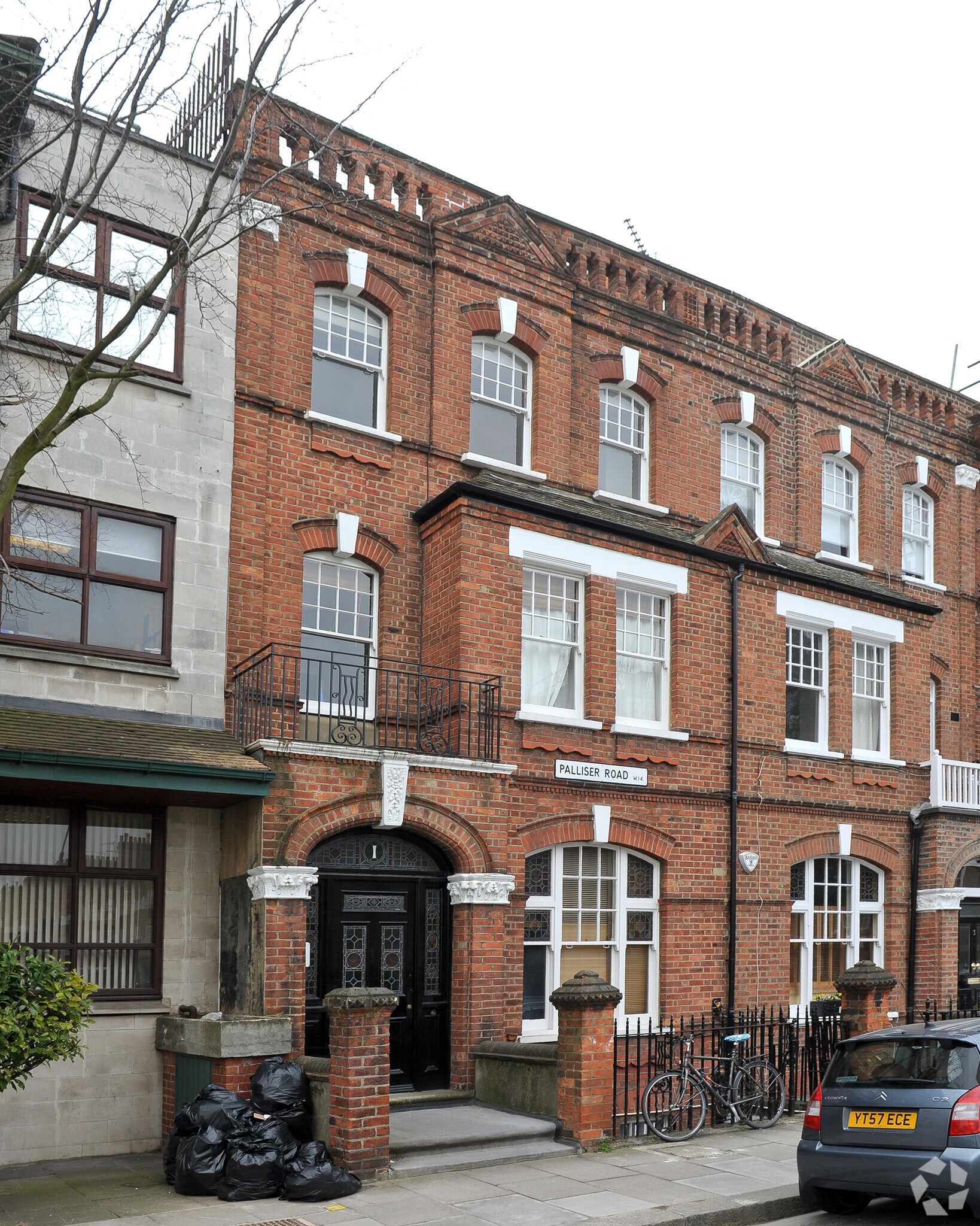 1 Palliser Rd, Londres à louer Photo du bâtiment- Image 1 de 2