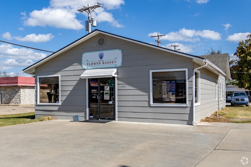 106 N Kidd St, Bixby, OK à vendre - Photo du bâtiment - Image 2 de 11