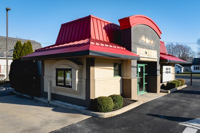 Plus de détails pour 204 N Benton St, Oak Harbor, OH - Commerce de détail à vendre