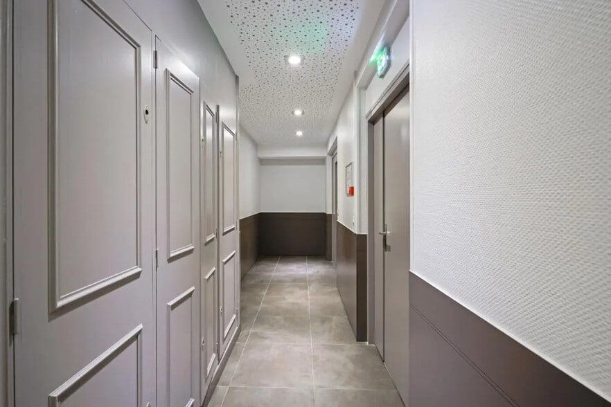 Office in Saint-Germain-en-Laye for sale - Building Photo - Image 2 of 6