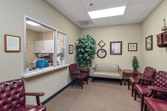 3201 University Dr E, Bryan, TX for lease Building Photo- Image 2 of 6