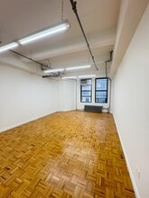 325 W 38th St, New York, NY for lease Interior Photo- Image 2 of 4