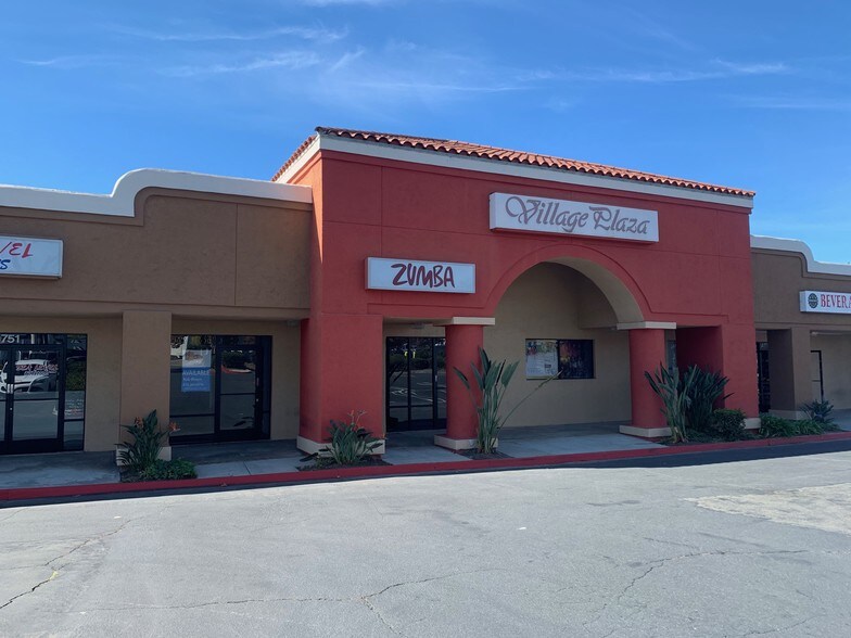 735-785 Shadowridge Dr, Vista, CA à louer - Photo du bâtiment - Image 2 de 9