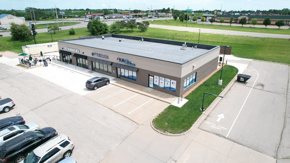 3109 S Center St, Marshalltown, IA à vendre - Photo du bâtiment - Image 2 de 8