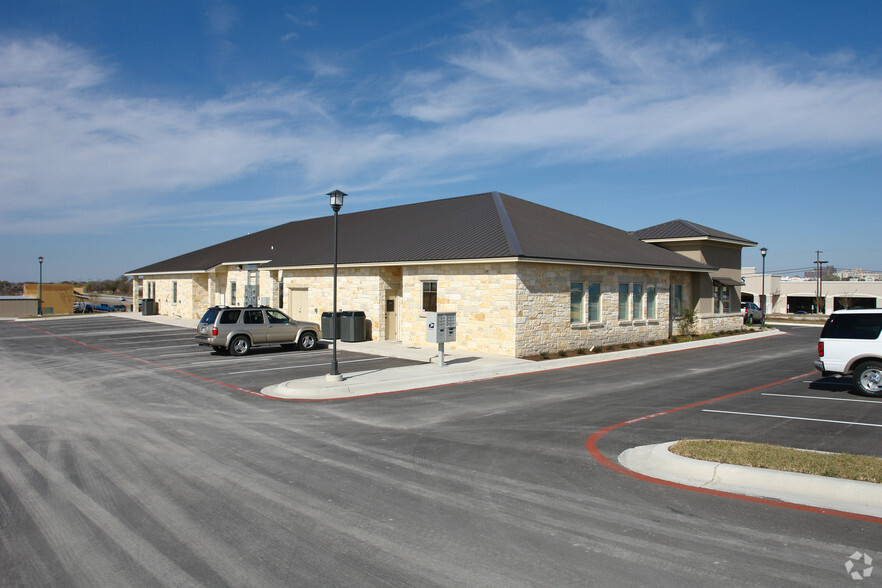 1023 Canyon Creek Dr, Temple, TX for lease - Building Photo - Image 2 of 2