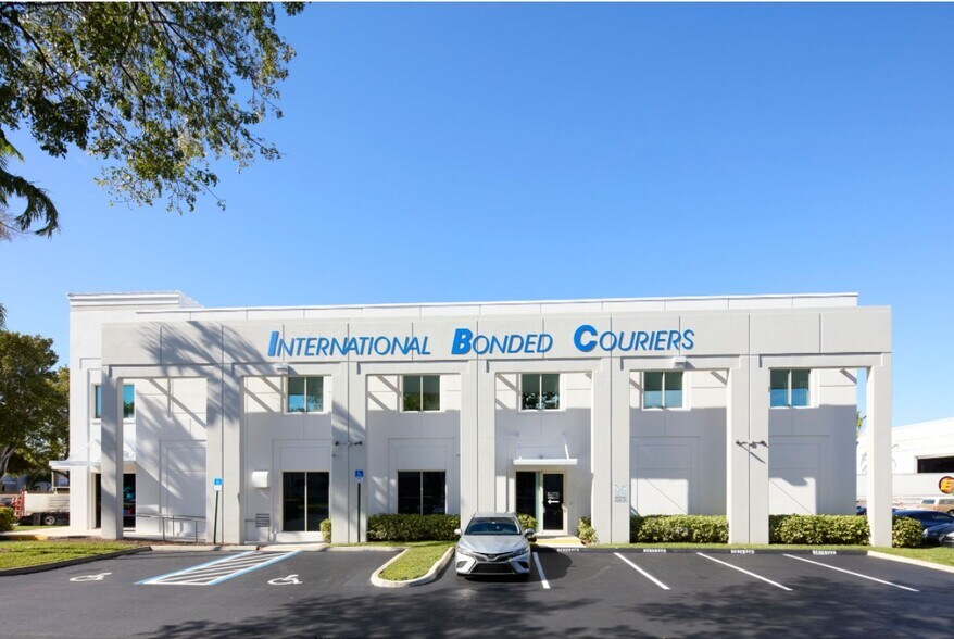 8401 NW 17th St, Miami, FL à louer - Photo du bâtiment - Image 2 de 3