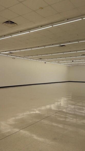 3321 Triana Blvd SW, Huntsville, AL for lease - Commercial Listing Video - Image 2 of 17