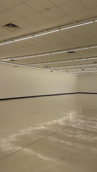 3321 Triana Blvd SW, Huntsville, AL à louer - Vidéo sur l’inscription commerciale - Image 2 de 17