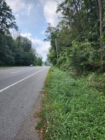 3810 Danbury Rd, Brewster Village, NY à vendre - Photo du bâtiment - Image 2 de 6