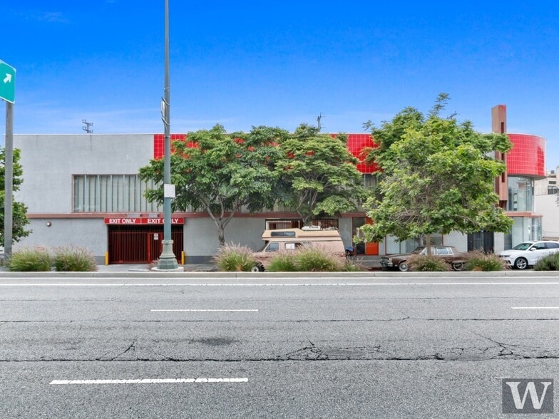 10830 Santa Monica Blvd, Los Angeles, CA for lease - Building Photo - Image 3 of 18