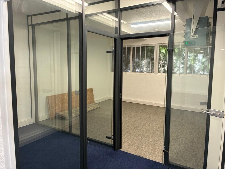 Office in Montreuil for lease - Interior Photo - Image 3 of 17