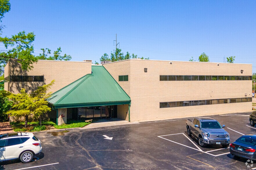 707 24th Ave SW, Norman, OK for lease - Primary Photo - Image 2 of 13