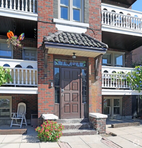 917 Main St E, Hamilton, ON à vendre - Photo du bâtiment - Image 2 de 4