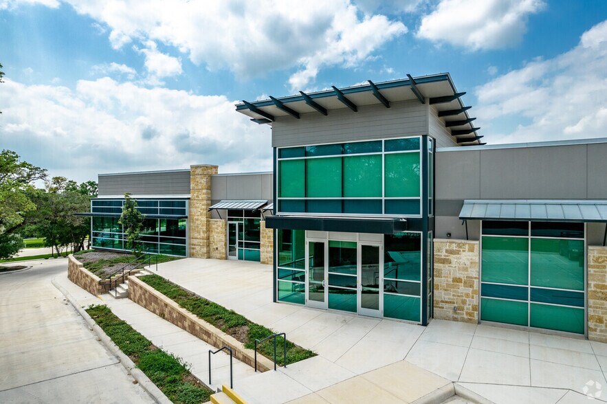 17215 Jones Maltsberger Rd, San Antonio, TX à louer - Photo principale - Image 2 de 12