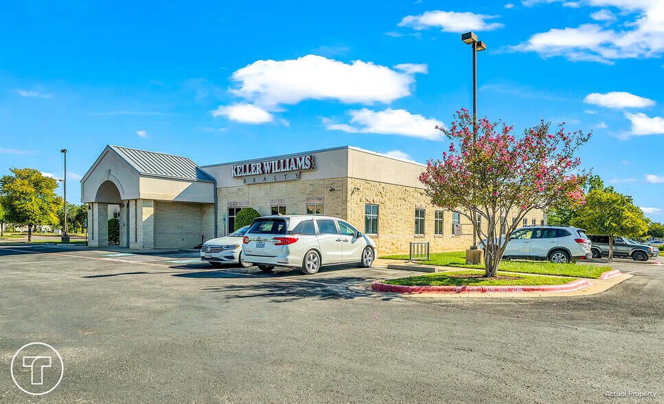 900 Quest Blvd, Cedar Park, TX for lease - Building Photo - Image 2 of 17