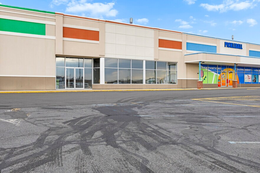 90 Broadway, Menands, NY à louer - Photo du bâtiment - Image 2 de 20