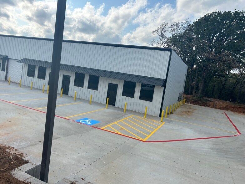 201 N County Rd, Alvarado, TX à louer - Photo du bâtiment - Image 3 de 3